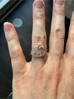 Hello Kitty Rose Gold Crysta Ring